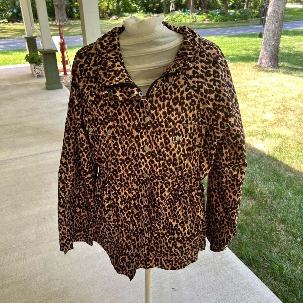 ☀️NWOT-Leopard Print Women's Raincoat